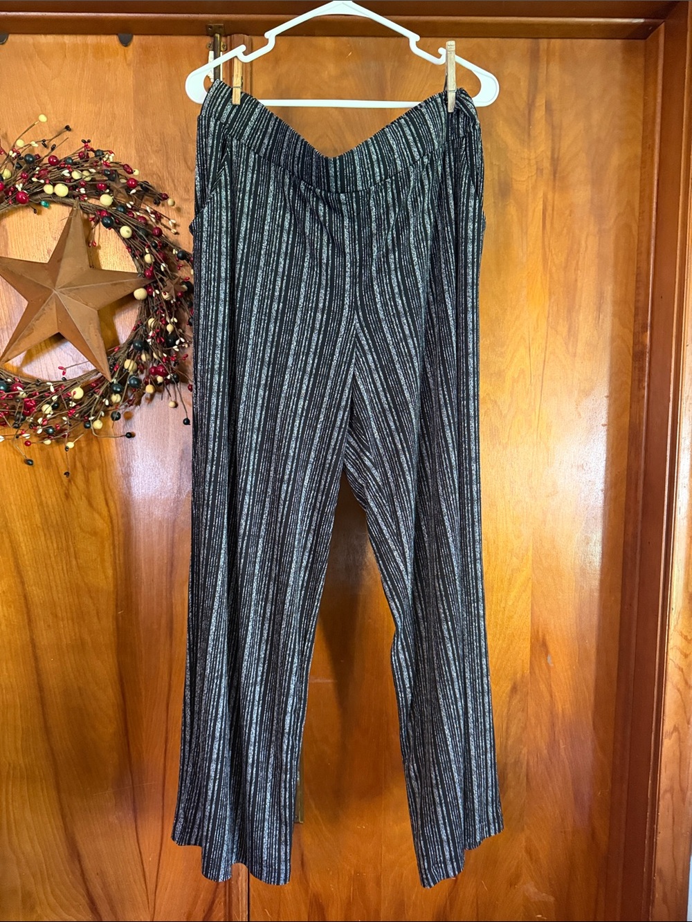 Wide-Leg Striped Knit Pants - Black & Gray